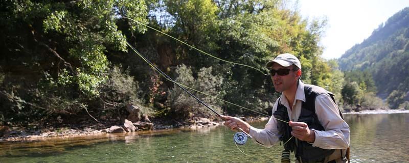 fly fishing vs spin, what is flyfishing